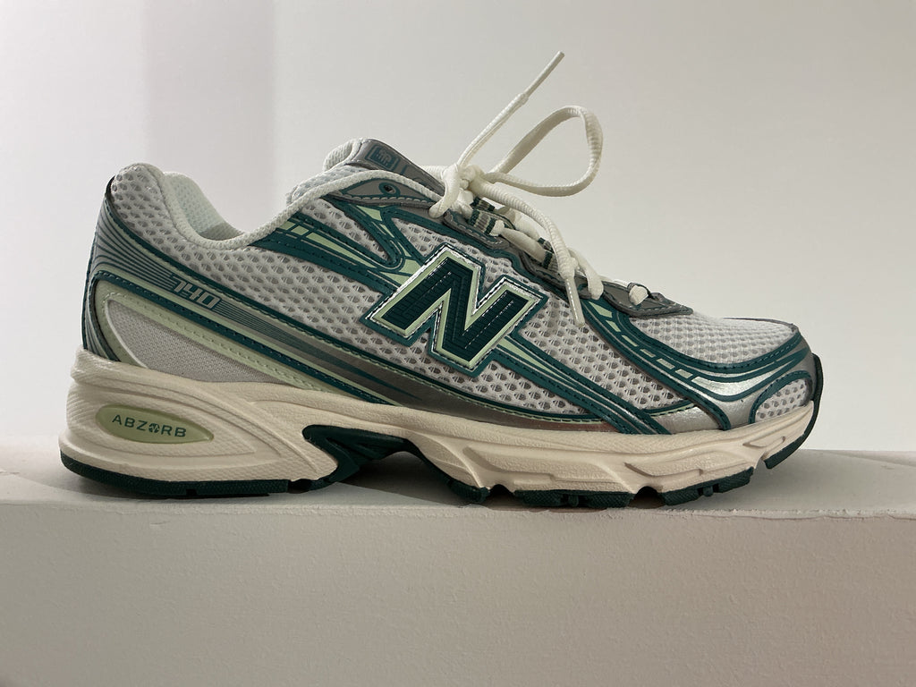New balance740