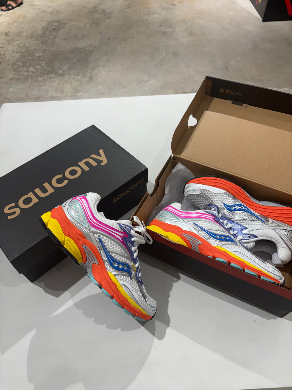 Saucony Progrid OMNI 9 White